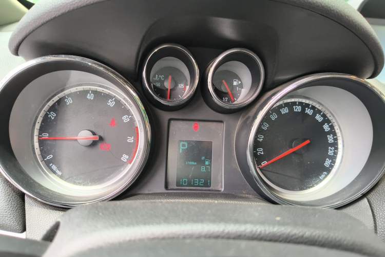 Used Buick Encore 2013 1.4T Automatic Two-Wheel Drive Elite Model Instrument Cluster