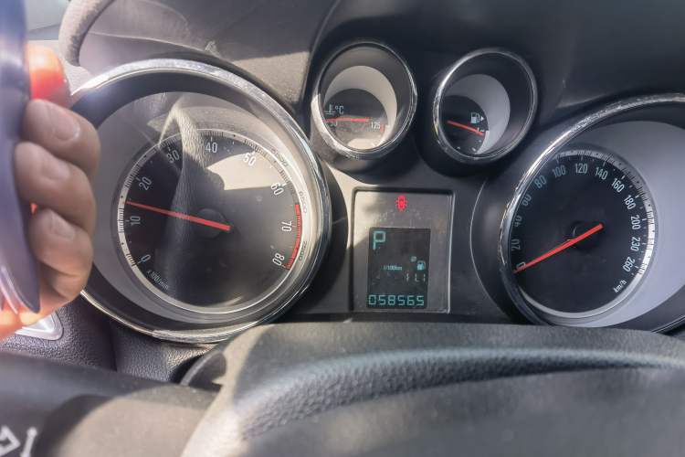 Used Buick Encore 2013 1.4T Automatic Two-Wheel Drive Leading Model Instrument Cluster