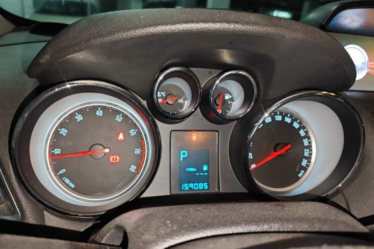 Used Buick Encore 2013 1.4T Automatic Two-Wheel Drive Elite Model Instrument Cluster