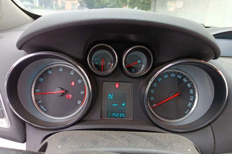 Used Buick Encore 2013 1.4T Automatic Two-Wheel Drive Elite Model Instrument Cluster