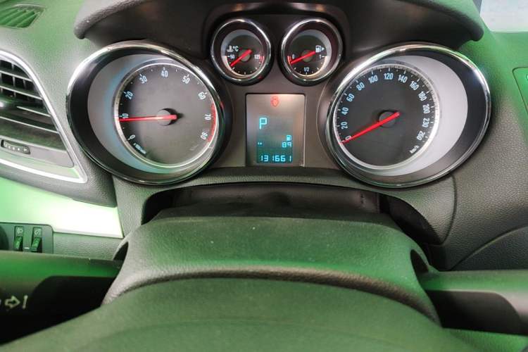 Used Buick Encore 2013 1.4T Automatic Two-Wheel Drive Elite Model Instrument Cluster