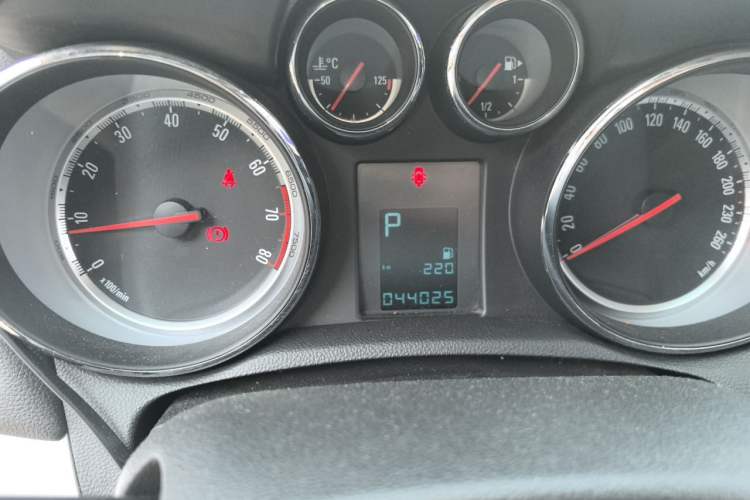 Used Buick Encore 2013 1.4T Automatic Two-Wheel Drive Elite Model Instrument Cluster