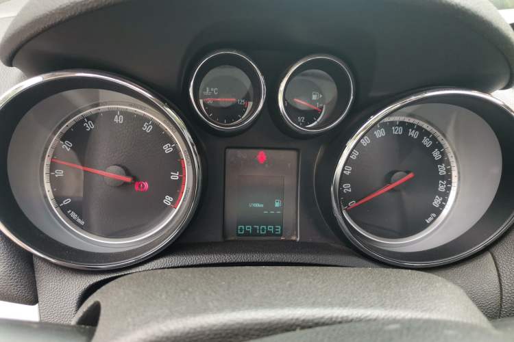 Used Buick Encore 2013 1.4T Manual Two-Wheel Drive Entry Model Instrument Cluster