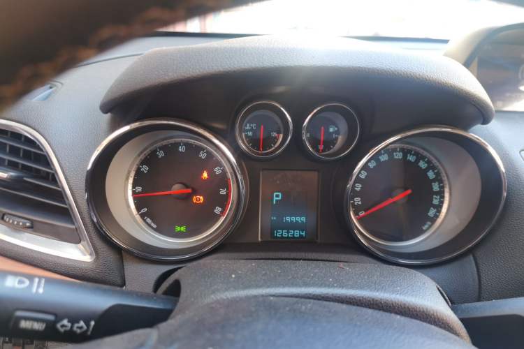 Used Buick Encore 2013 1.4T Automatic Two-Wheel Drive Leading Model Instrument Cluster