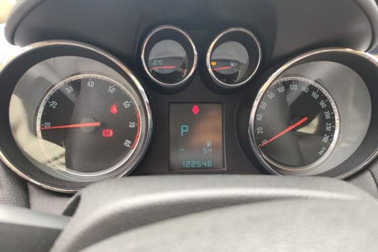 Used Buick Encore 2013 1.4T Automatic Two-Wheel Drive Leading Model Instrument Cluster