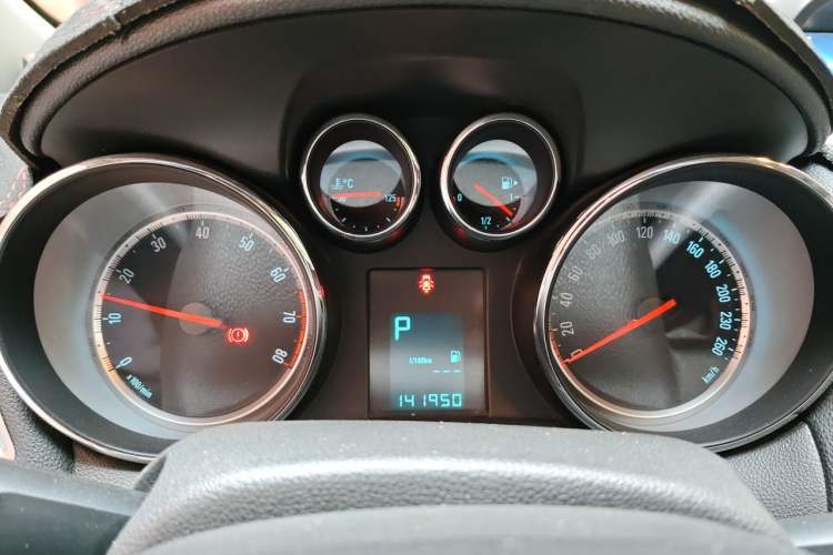 Used Buick Encore 2013 1.4T Automatic Two-Wheel Drive Leading Model Instrument Cluster