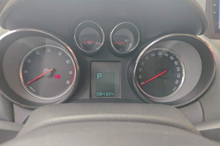 Used Buick Encore 2013 1.4T Automatic Two-Wheel Drive Leading Model Instrument Cluster