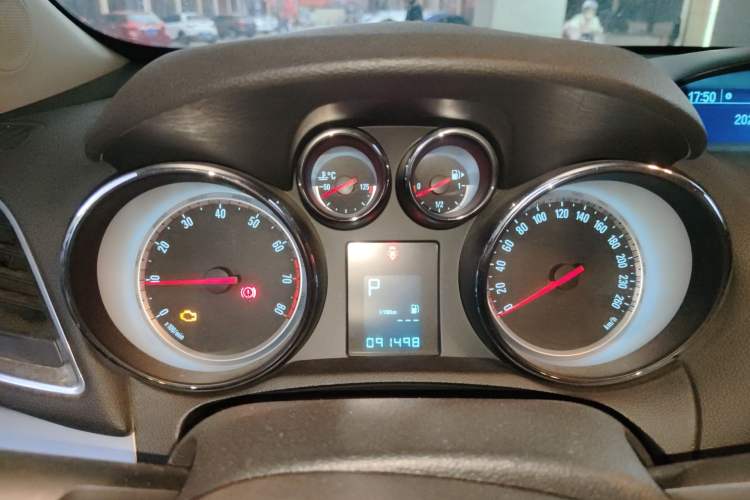 Used Buick Encore 2013 1.4T Automatic Two-Wheel Drive Elite Model Instrument Cluster
