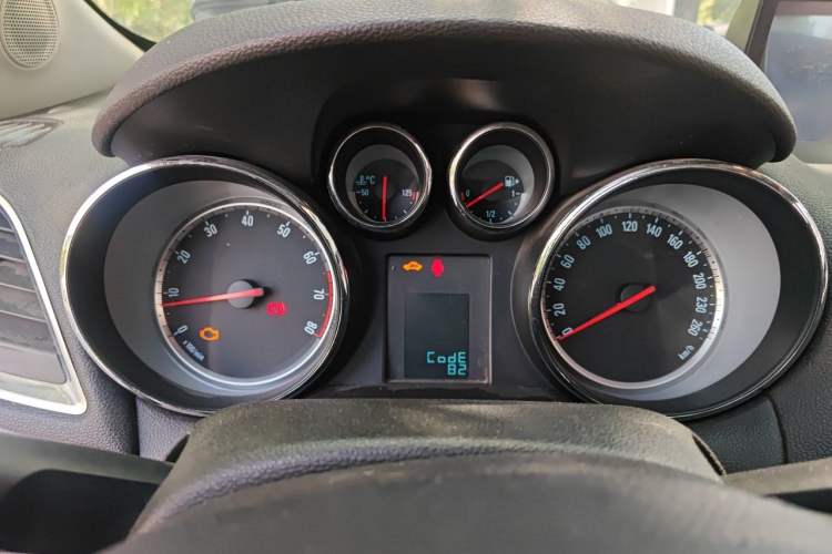 Used Buick Encore 2013 1.4T Manual Two-Wheel Drive Entry Model Instrument Cluster