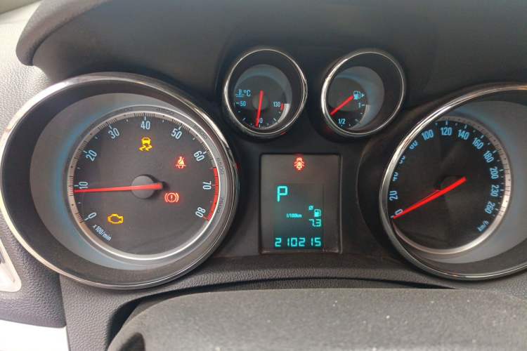Used Buick Encore 2013 1.4T Automatic Two-Wheel Drive Elite Model Instrument Cluster