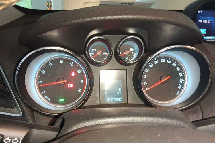 Used Buick Encore 2013 1.4T Automatic Two-Wheel Drive Leading Model Instrument Cluster