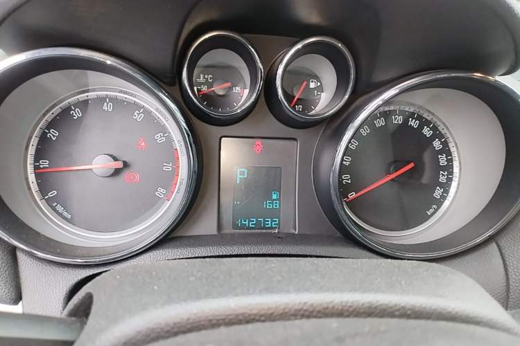Used Buick Encore 2013 1.4T Automatic Two-Wheel Drive Elite Model Instrument Cluster