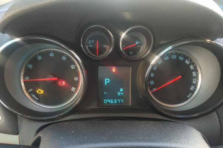 Used Buick Encore 2013 1.4T Automatic Two-Wheel Drive Leading Model Instrument Cluster