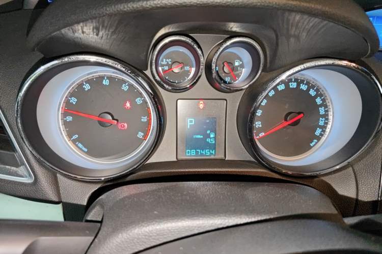 Used Buick Encore 2013 1.4T Automatic Two-Wheel Drive Elite Model Instrument Cluster