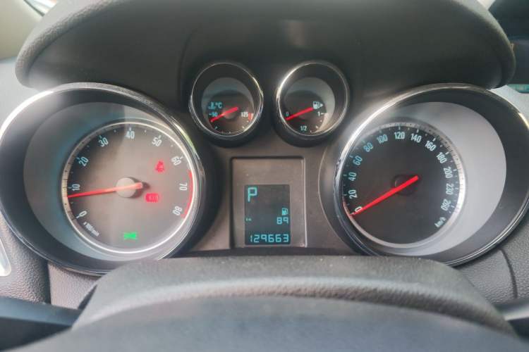 Used Buick Encore 2013 1.4T Automatic Two-Wheel Drive Leading Model Instrument Cluster
