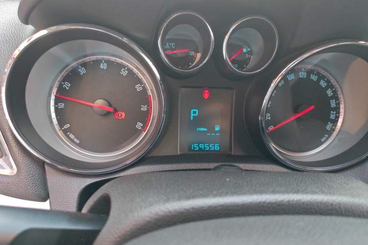 Used Buick Encore 2013 1.4T Automatic Two-Wheel Drive Elite Model Instrument Cluster