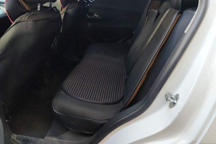 Used Buick Encore 2013 1.4T Automatic Two-Wheel Drive Elite Model Left Rear Seat