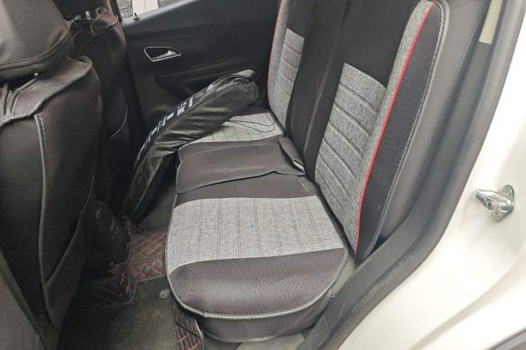 Used Buick Encore 2013 1.4T Manual Two-Wheel Drive Entry Model Left Rear Seat