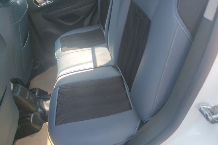 Used Buick Encore 2013 1.4T Manual Two-Wheel Drive Entry Model Left Rear Seat
