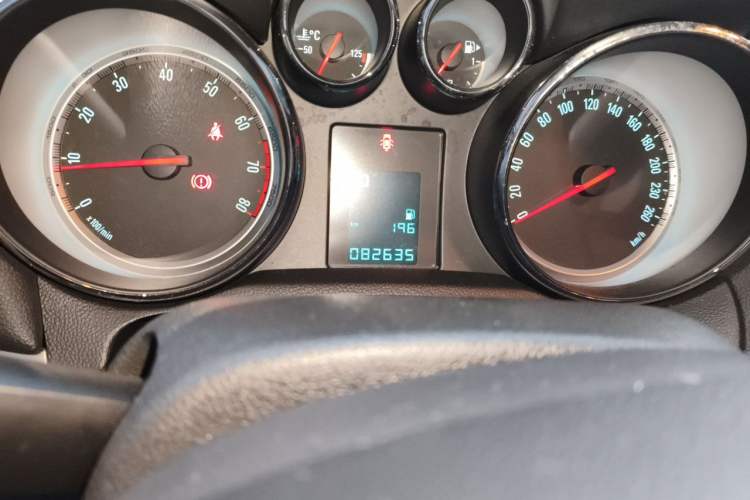 Used Buick Encore 2013 1.4T Automatic Two-Wheel Drive Elite Model Odometer Close Up