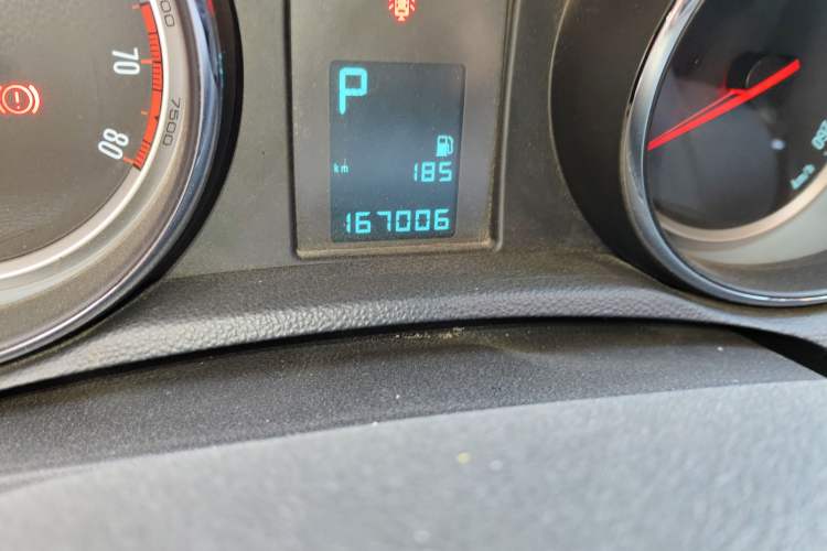 Used Buick Encore 2013 1.4T Automatic Two-Wheel Drive Elite Model Odometer Close Up