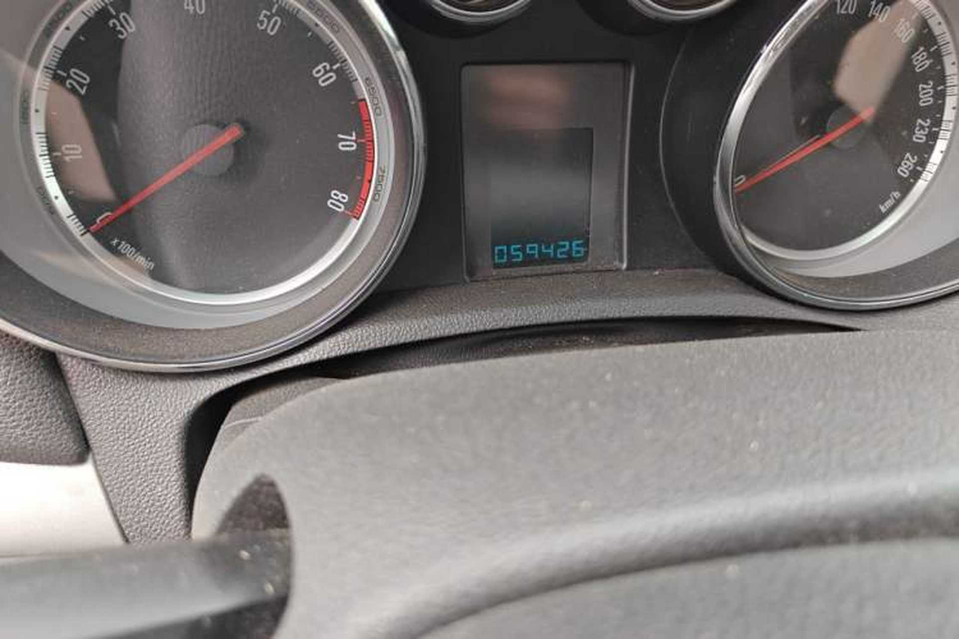 Used Buick Encore 2013 1.4T Automatic Two-Wheel Drive Elite Model Odometer Close Up