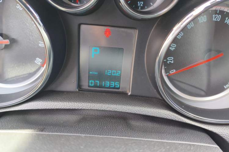 Used Buick Encore 2013 1.4T Automatic Two-Wheel Drive Elite Model Odometer Close Up