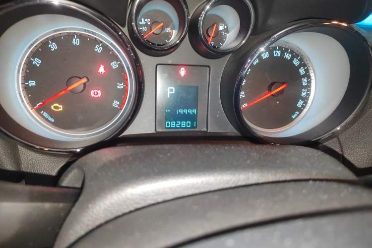 Used Buick Encore 2013 1.4T Automatic Two-Wheel Drive Elite Model Odometer Close Up