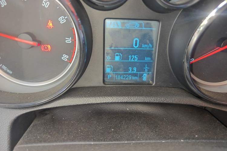 Used Buick Encore 2013 1.4T Automatic All-Wheel Drive Flagship Edition Odometer Close Up