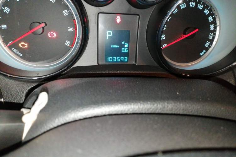 Used Buick Encore 2013 1.4T Automatic Two-Wheel Drive Elite Model Odometer Close Up