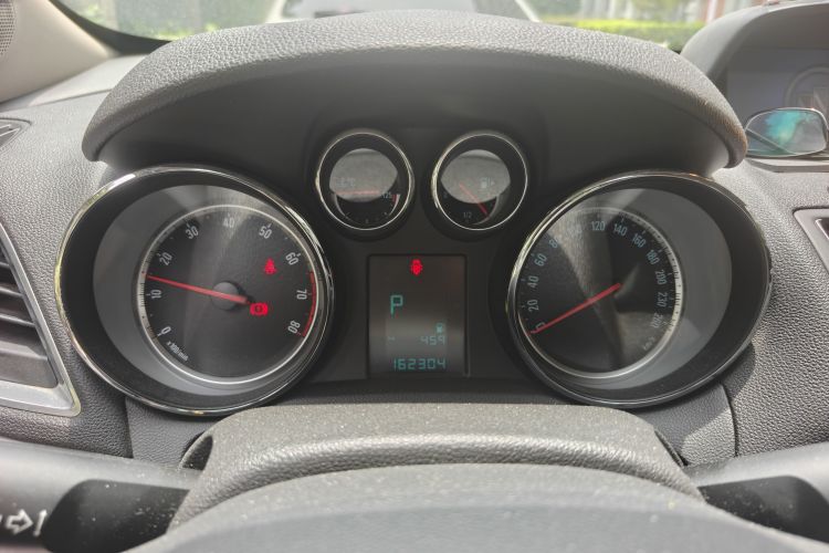 Used Buick Encore 2013 1.4T Automatic Two-Wheel Drive Elite Model Odometer Close Up