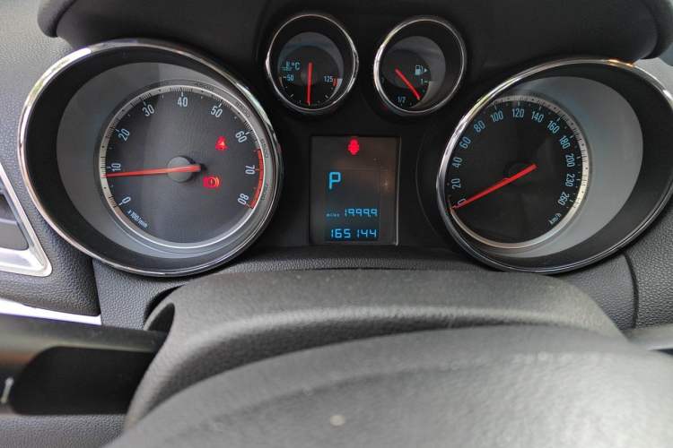 Used Buick Encore 2013 1.4T Automatic Two-Wheel Drive Elite Model Odometer Close Up