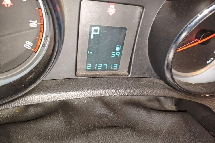 Used Buick Encore 2013 1.4T Automatic Two-Wheel Drive Elite Model Odometer Close Up