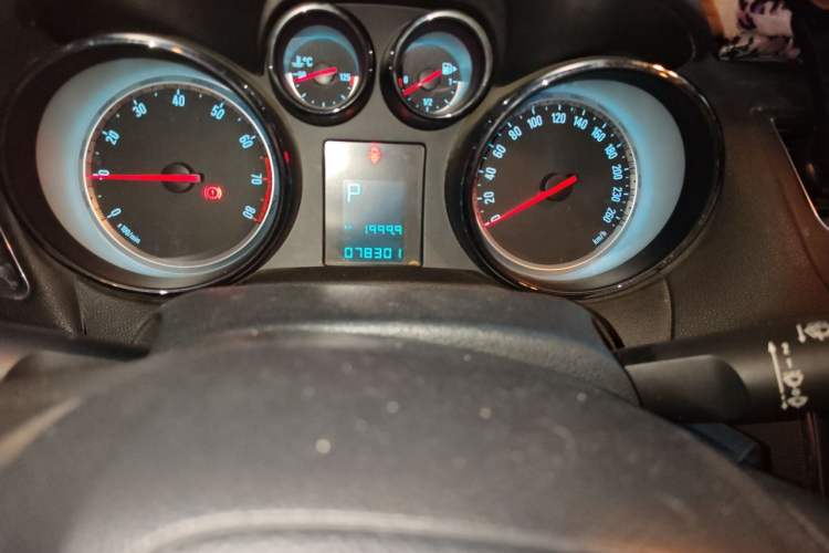 Used Buick Encore 2013 1.4T Automatic Two-Wheel Drive Elite Model Odometer Close Up