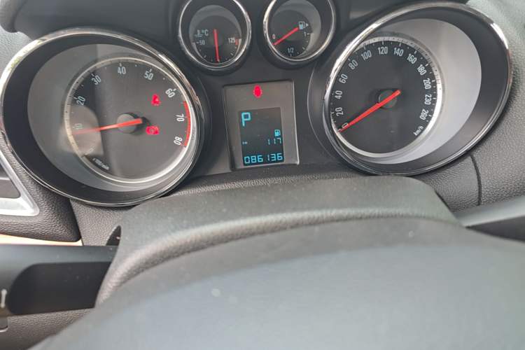 Used Buick Encore 2013 1.4T Automatic Two-Wheel Drive Leading Model Odometer Close Up