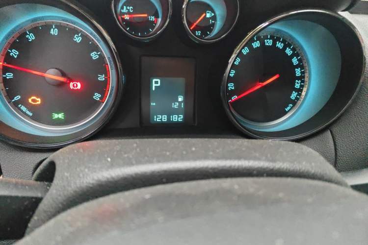 Used Buick Encore 2013 1.4T Automatic Two-Wheel Drive Leading Model Odometer Close Up