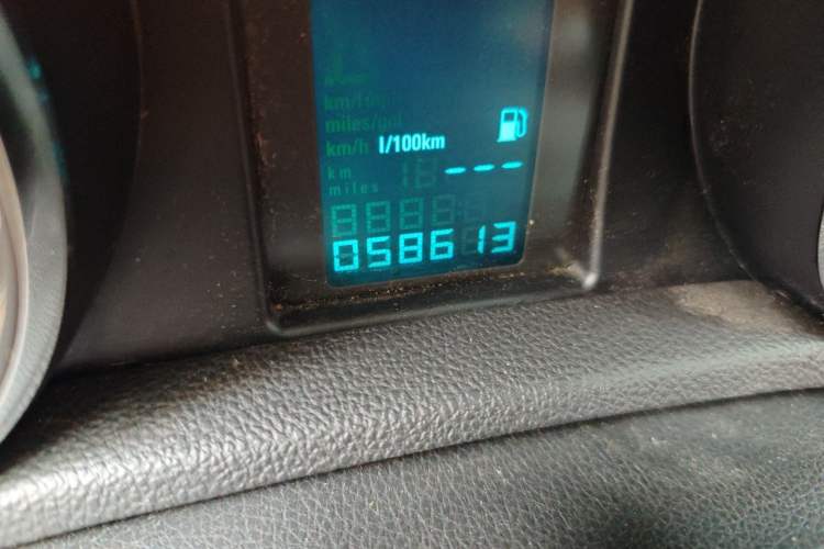 Used Buick Encore 2013 1.4T Manual Two-Wheel Drive Entry Model Odometer Close Up