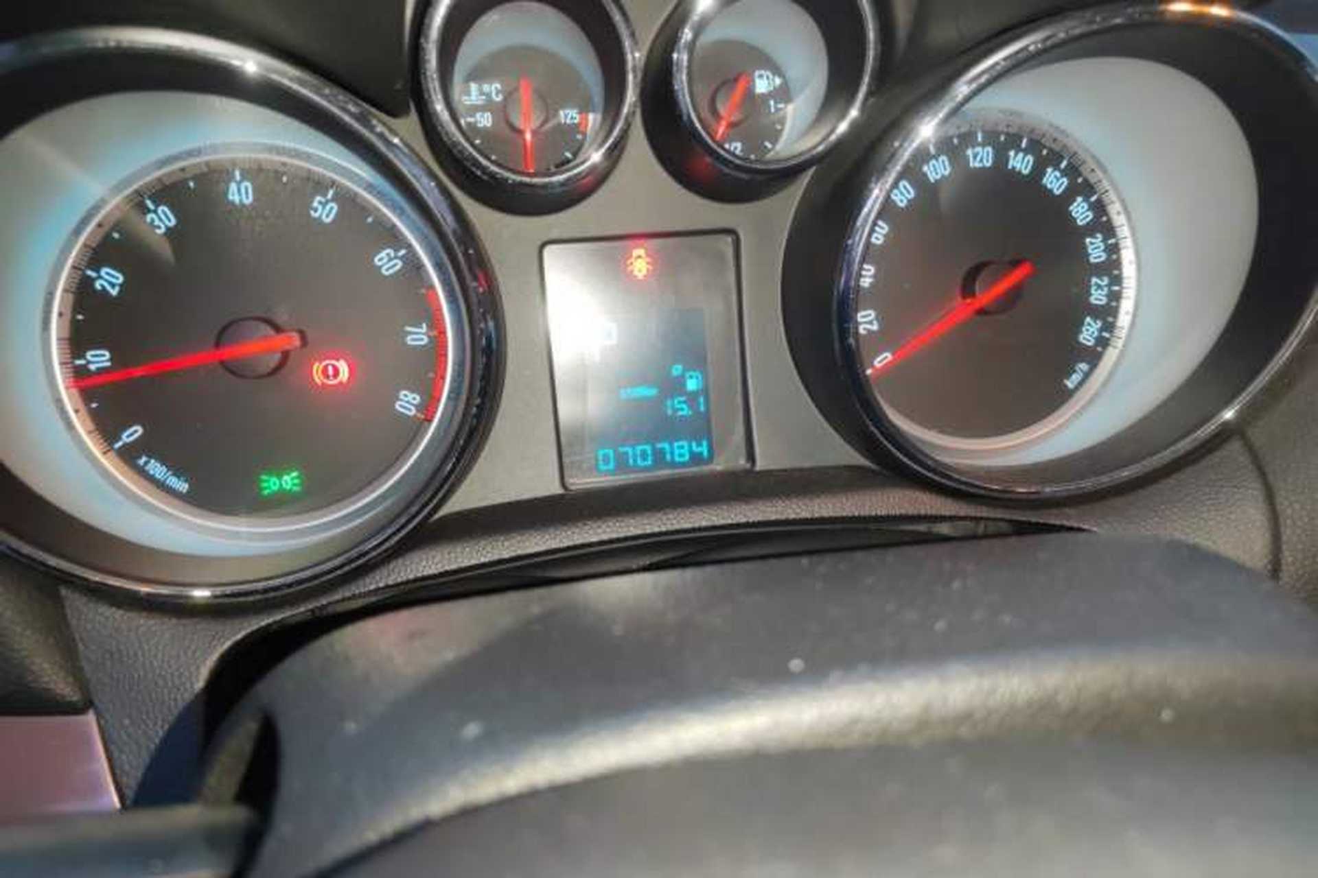 Used Buick Encore 2013 1.4T Automatic Two-Wheel Drive Leading Model Odometer Close Up