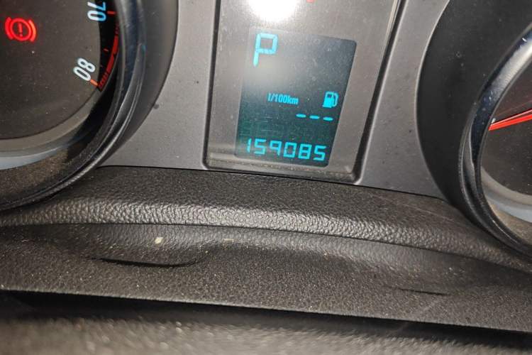 Used Buick Encore 2013 1.4T Automatic Two-Wheel Drive Elite Model Odometer Close Up