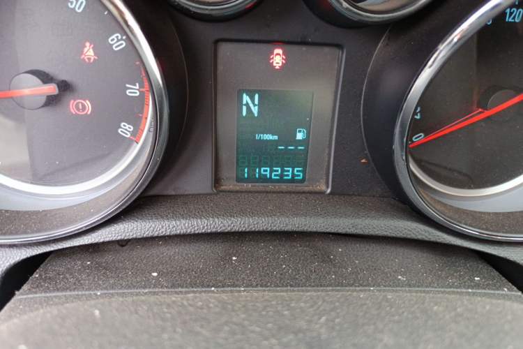 Used Buick Encore 2013 1.4T Automatic Two-Wheel Drive Elite Model Odometer Close Up