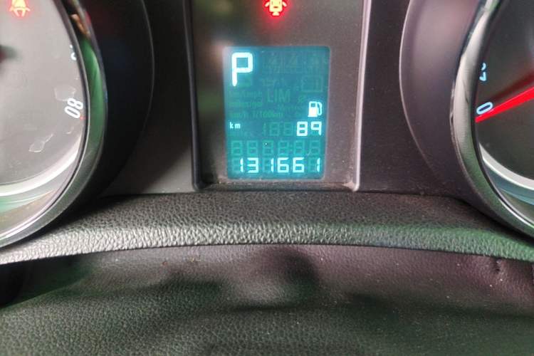 Used Buick Encore 2013 1.4T Automatic Two-Wheel Drive Elite Model Odometer Close Up