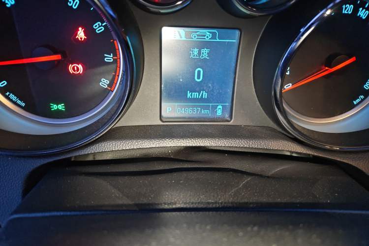 Used Buick Encore 2013 1.4T Automatic All-Wheel Drive Flagship Edition Odometer Close Up