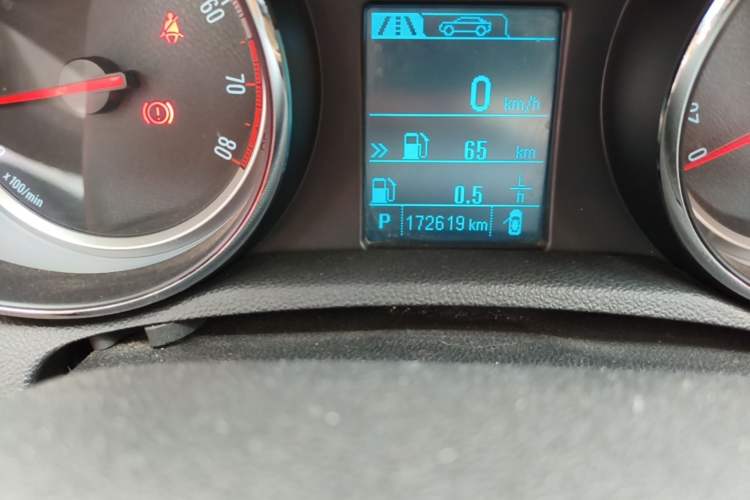 Used Buick Encore 2013 1.4T Automatic All-Wheel Drive Flagship Edition Odometer Close Up