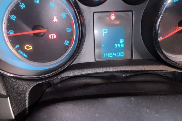 Used Buick Encore 2013 1.4T Automatic Two-Wheel Drive Elite Model Odometer Close Up