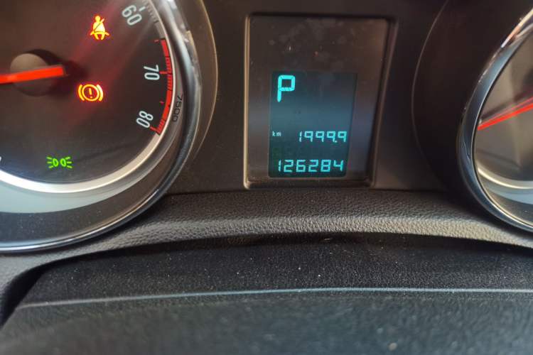 Used Buick Encore 2013 1.4T Automatic Two-Wheel Drive Leading Model Odometer Close Up