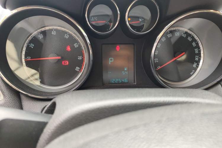 Used Buick Encore 2013 1.4T Automatic Two-Wheel Drive Leading Model Odometer Close Up