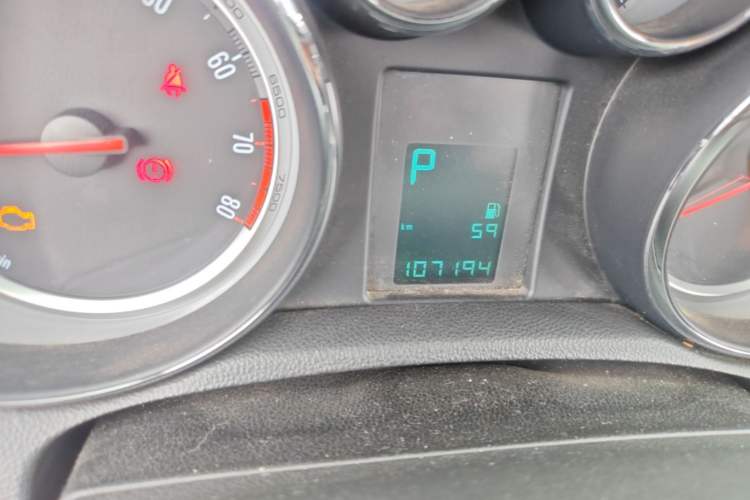 Used Buick Encore 2013 1.4T Automatic Two-Wheel Drive Leading Model Odometer Close Up