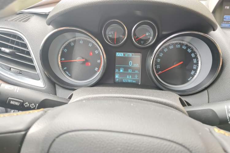 Used Buick Encore 2013 1.4T Automatic All-Wheel Drive Flagship Edition Odometer Close Up