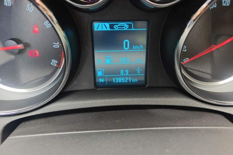 Used Buick Encore 2013 1.4T Automatic All-Wheel Drive Flagship Edition Odometer Close Up