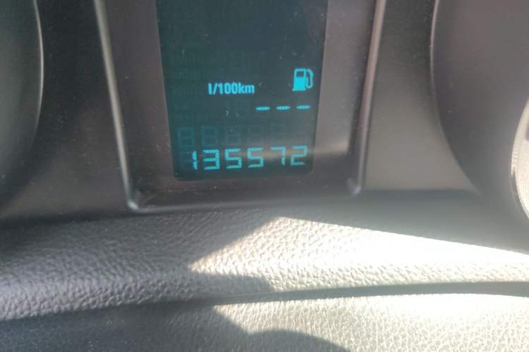 Used Buick Encore 2013 1.4T Manual Two-Wheel Drive Entry Model Odometer Close Up